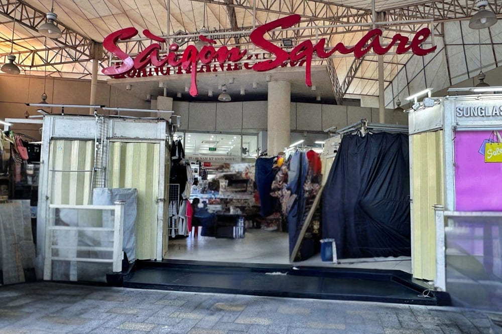 Saigon Square là trung tâm mua sắm thu hút đông đảo người dân địa phương cũng như du khách trong và ngoài nước